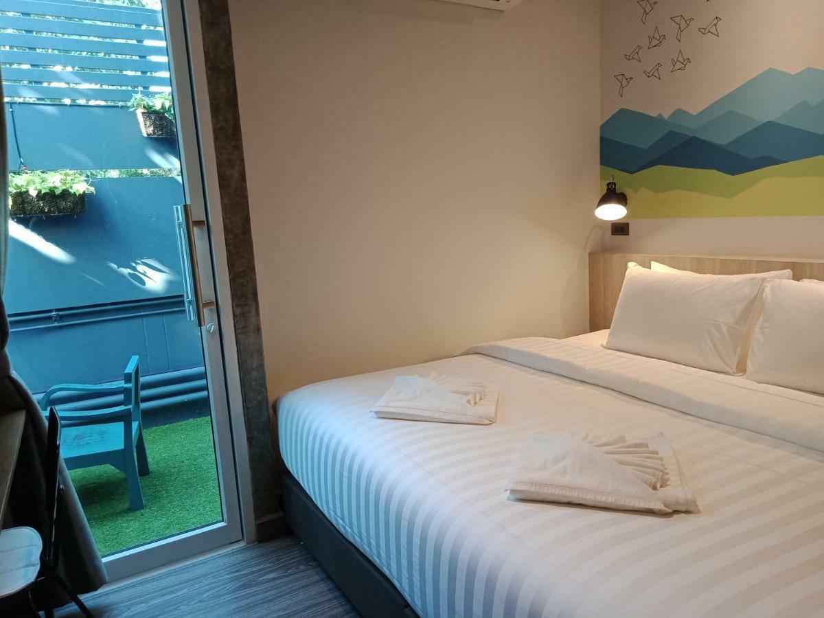 Lana Beds & Space Chiang Mai Extérieur photo